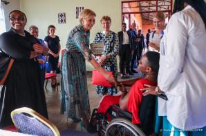 Pierwsza Dama Agata Kornhauser–Duda odwiedziła prowadzone przez Zgromadzenie Sióstr od Aniołów Hospicjum im. Św. Jana Pawła II w Kabuga w Rwandzie