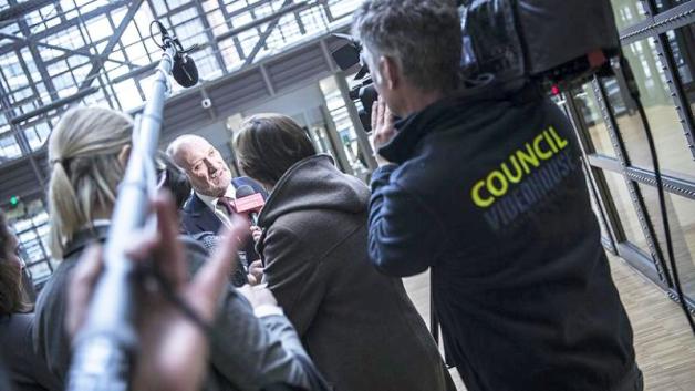 Bruksela: Spotkanie ministrów obrony UE.  Wszystkie działania UE w sferze obronnej muszą być koordynowane z NATO i nie mogą wchodzić w konflikt z analogicznymi działaniami NATO.